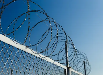 Babed wire fencing by fencing supplier dubai